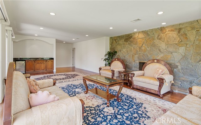 6966 Crest Road, Rancho Palos Verdes CA: https://media.crmls.org/medias/22f2b180-1466-465a-9dd7-4d1b842a0160.jpg