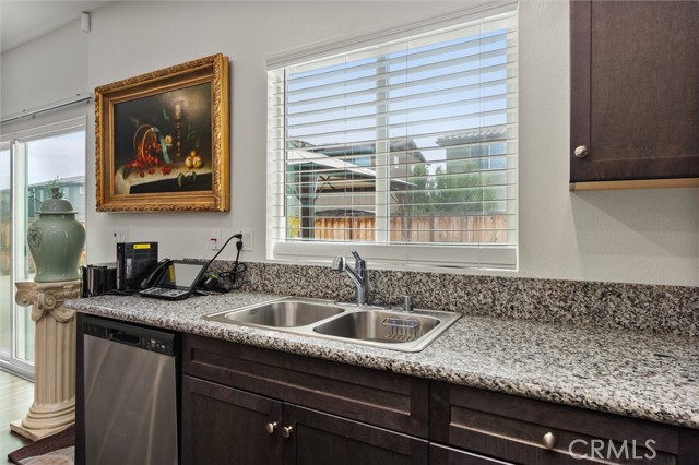 Detail Gallery Image 12 of 34 For 11115 Guaranda Pl, Bakersfield,  CA 93306 - 5 Beds | 3 Baths