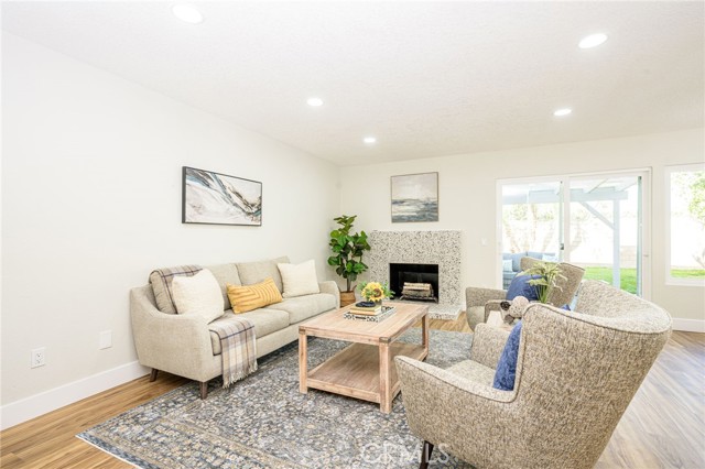 Detail Gallery Image 14 of 32 For 1384 Emerald St, Corona,  CA 92882 - 3 Beds | 2 Baths