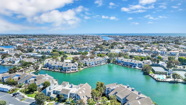 3512 Bravata Drive, Huntington Beach CA: https://media.crmls.org/medias/22f37ab5-dc4f-4b9d-90da-8f9422a00c78.jpg