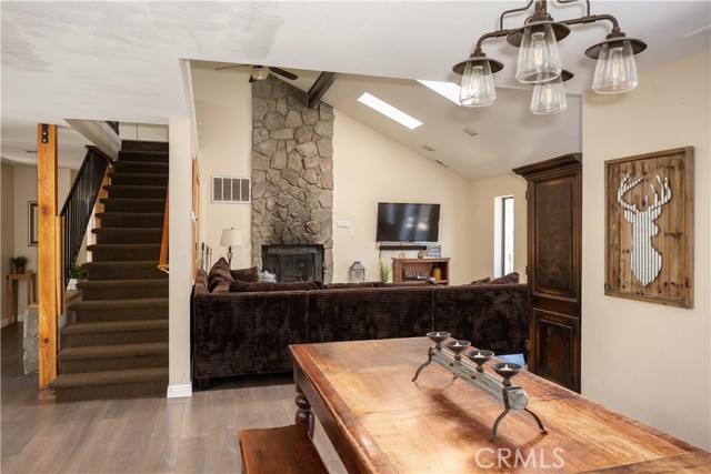 Detail Gallery Image 10 of 45 For 42592 Donez Way, Big Bear Lake,  CA 92315 - 9 Beds | 5/1 Baths