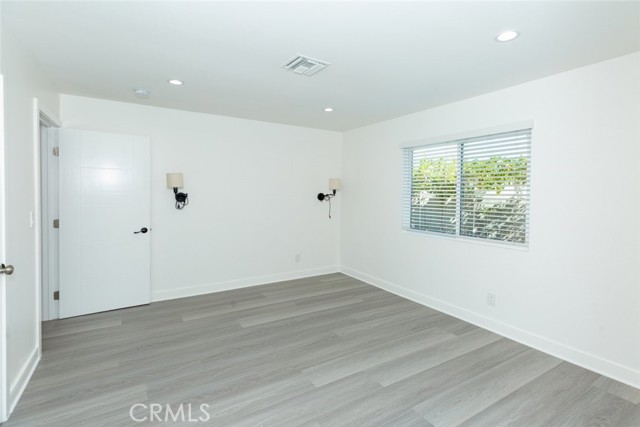 Detail Gallery Image 13 of 22 For 12818 Arminta St, North Hollywood,  CA 91605 - 3 Beds | 3 Baths