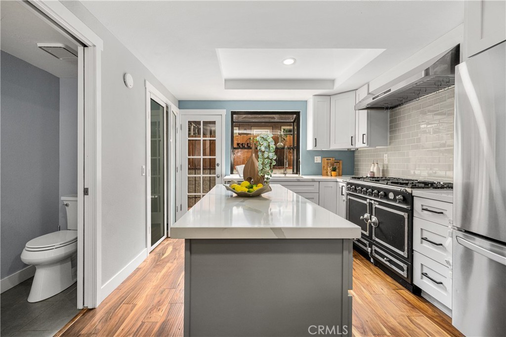 2061 Chatsworth - photo 17