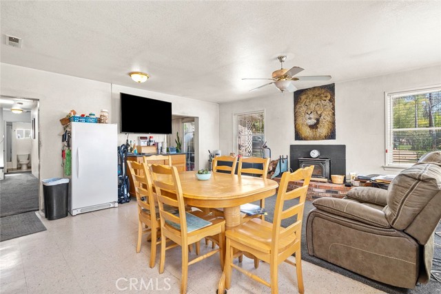 Detail Gallery Image 5 of 31 For 2243 N Nutmeg St, Escondido,  CA 92026 - 3 Beds | 2 Baths