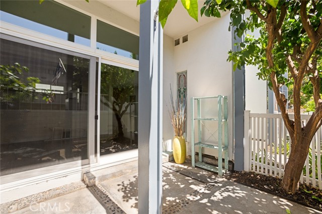 4405 W Sarah Street, Burbank CA: https://media.crmls.org/medias/22f43197-f6c5-4b17-aa27-30285a811930.jpg