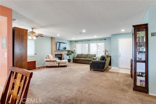 Detail Gallery Image 6 of 25 For 5819 E Avenue T8, Palmdale,  CA 93552 - 3 Beds | 2 Baths