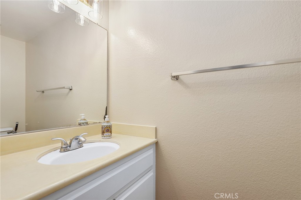 https://media.crmls.org/medias/22f68814-ccb1-423d-9e26-4b9f03ff514f.jpg?preset=X-Large