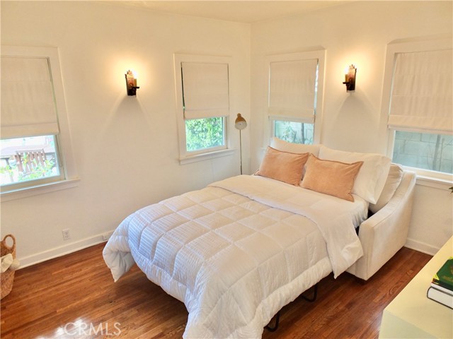 Bedroom w/three 1926 Sconces