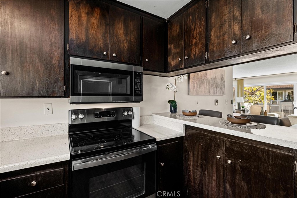https://media.crmls.org/medias/22f7b3ad-6ce6-47d0-89a5-d010bb0a91da.jpg?preset=X-Large
