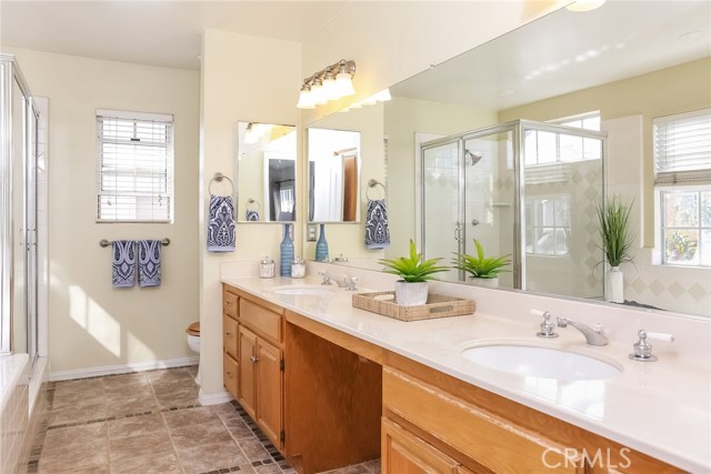 Master bath with dual sinks