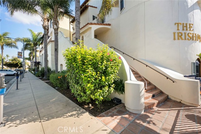Detail Gallery Image 5 of 8 For 328 5th, Huntington Beach,  CA 92648 - 2 Beds | 2/1 Baths