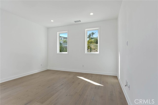 Image 18 of 66 For 20448 Liverpool Way