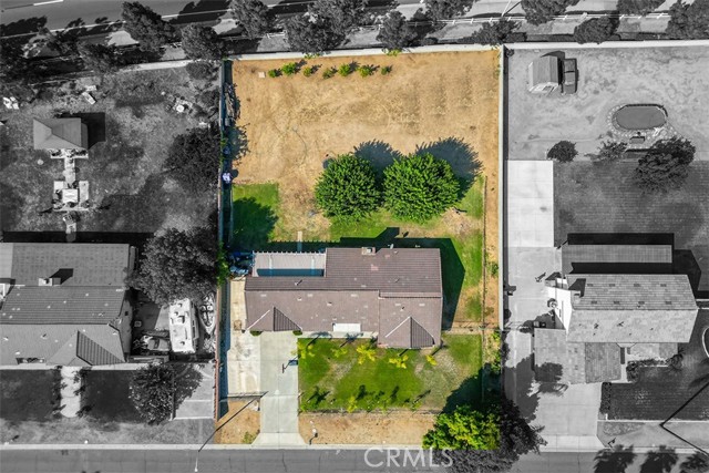 6860 27th Street, Jurupa Valley CA: https://media.crmls.org/medias/22f879ba-2e3f-4bef-ba3d-1c33260529c1.jpg