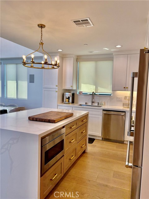 Detail Gallery Image 11 of 43 For 2621 Gates Ave #B,  Redondo Beach,  CA 90278 - 4 Beds | 3 Baths