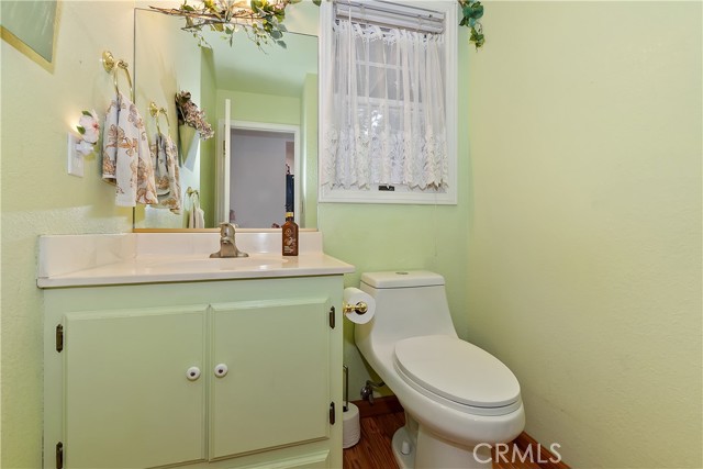 26349 Walnut Hills Drive, Lake Arrowhead CA: https://media.crmls.org/medias/22f8f2df-1a0f-4de7-b2e8-b599bda654e4.jpg