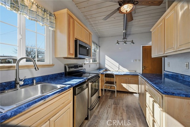 Detail Gallery Image 6 of 39 For 12762 Shoreview Dr, Clearlake Oaks,  CA 95423 - 2 Beds | 2 Baths