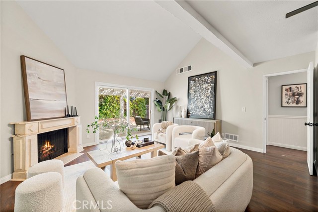 Detail Gallery Image 12 of 49 For 1025 Sea Breeze #11,  Costa Mesa,  CA 92627 - 2 Beds | 2/1 Baths