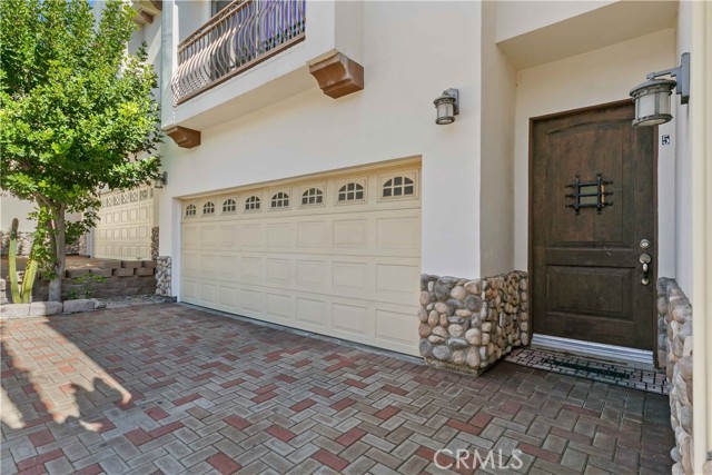 Detail Gallery Image 5 of 69 For 6920 Valmont #5,  Tujunga,  CA 91042 - 4 Beds | 3 Baths