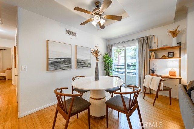 Detail Gallery Image 11 of 28 For 4350 Stern Ave #1,  Sherman Oaks,  CA 91423 - 2 Beds | 2 Baths