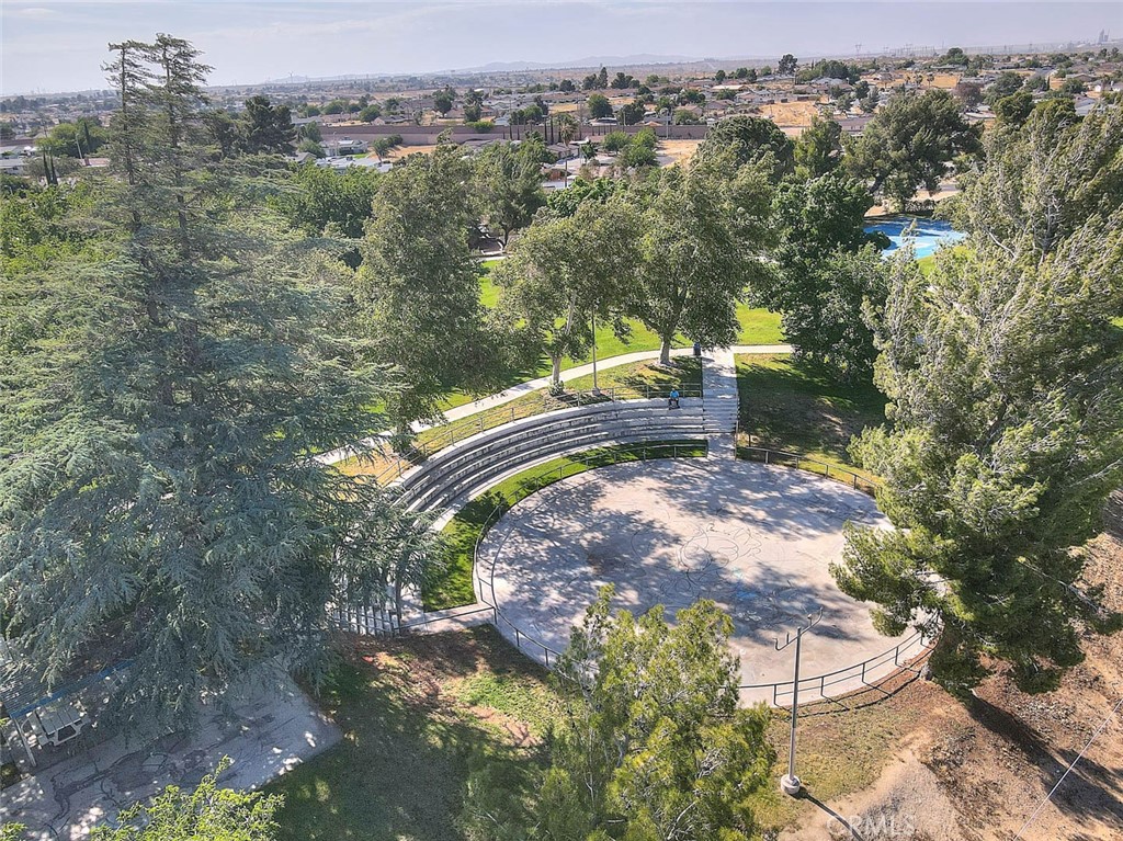 https://media.crmls.org/medias/22fc86d1-bd0c-4ede-b333-cd27b8f2a13a.jpg?preset=X-Large