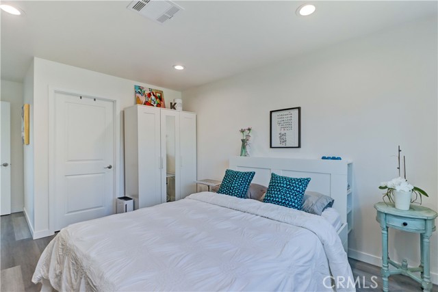 223 N St Andrews Place, Los Angeles CA: https://media.crmls.org/medias/22fc8cf2-1c34-4f5c-9247-8d0abb536ae6.jpg