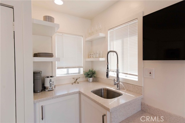 Detail Gallery Image 6 of 17 For 215 29th St C/Studio,  Newport Beach,  CA 92663 - 1 Beds | 1 Baths