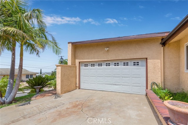 10165 Sully Drive, Sun Valley CA: https://media.crmls.org/medias/22fd340d-f084-4a32-a016-377f0dfa105a.jpg