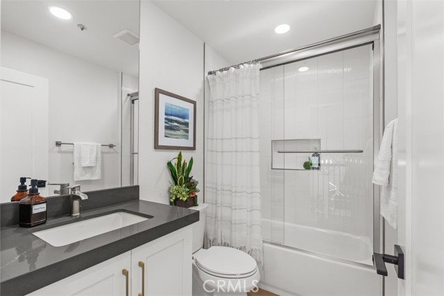 Detail Gallery Image 24 of 27 For 333 E Phillips Bld, Pomona,  CA 91766 - 3 Beds | 2/1 Baths