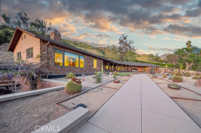 Detail Gallery Image 15 of 64 For 11159 Mcvine, Sunland,  CA 91040 - 4 Beds | 4 Baths