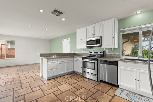 Detail Gallery Image 10 of 27 For 1853 1853 Hillary Ct, Simi Valley,  CA 93065 - 3 Beds | 2 Baths