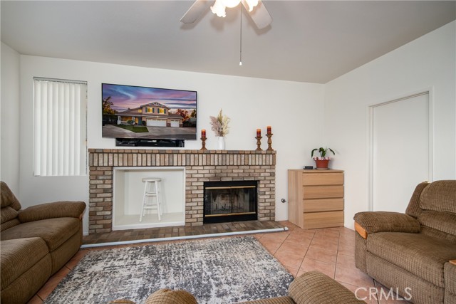 Detail Gallery Image 10 of 29 For 12721 Royal Oak Ct, Yucaipa,  CA 92399 - 4 Beds | 2/1 Baths