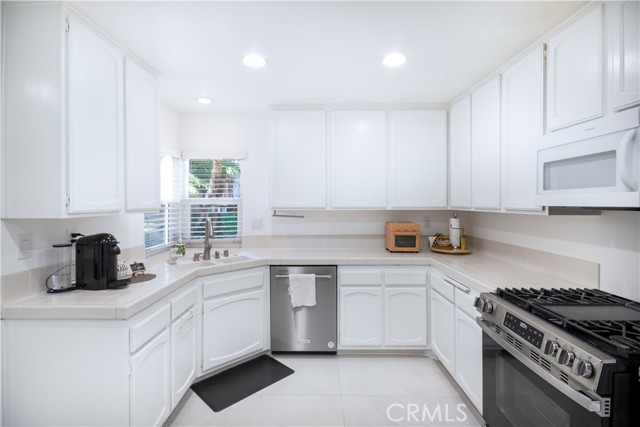 Detail Gallery Image 14 of 35 For 15 Rustic Glen Drive, Pomona,  CA 91766 - 4 Beds | 2/1 Baths