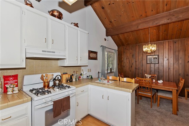 Detail Gallery Image 11 of 33 For 763 E Victoria Ct, Lake Arrowhead,  CA 92352 - 4 Beds | 2/1 Baths