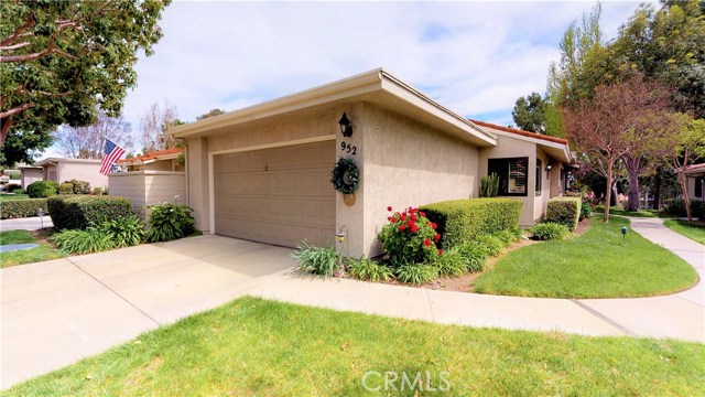 952 Pebble Beach Dr, Upland, CA 91784