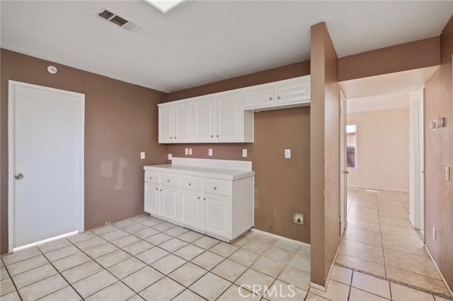 Detail Gallery Image 8 of 21 For 14677 Foothill Rd, Victorville,  CA 92394 - 3 Beds | 2/1 Baths