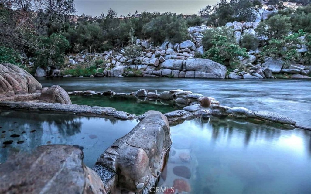 https://media.crmls.org/medias/2304c467-e0df-48a8-a9e3-4895d52971ee.jpg?preset=X-Large