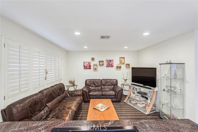 Detail Gallery Image 17 of 49 For 18730 Hatteras St #44,  Tarzana,  CA 91356 - 3 Beds | 3 Baths