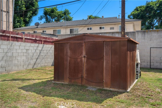 632 E 87th Place, Los Angeles CA: https://media.crmls.org/medias/2305b5fa-3cdc-4603-8907-bda338401d3f.jpg