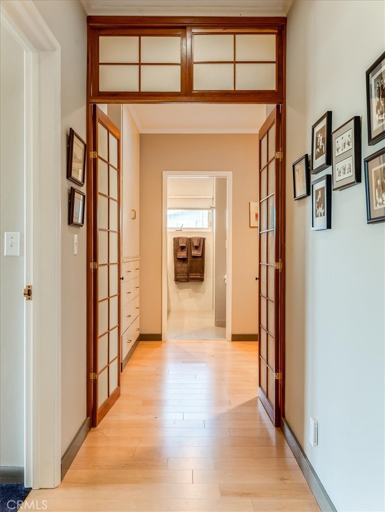 https://media.crmls.org/medias/2305e264-b915-466c-9f92-a83b1b0f5dff.jpg?preset=X-Large