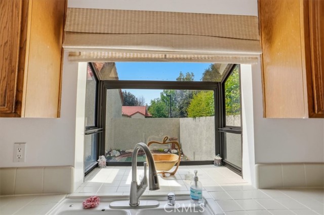 Detail Gallery Image 8 of 17 For 19950 Avenue of the Oaks, Newhall,  CA 91321 - 2 Beds | 2 Baths