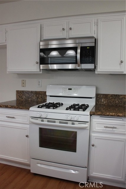 563 E City Court, Anaheim CA: https://media.crmls.org/medias/23077fc0-49c3-4359-a53f-169e6bb28e62.jpg
