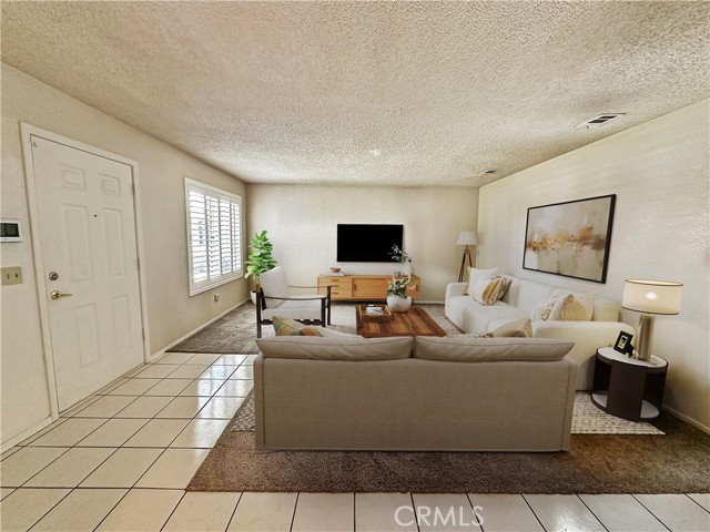 260 E Oasis Street, Blythe CA: https://media.crmls.org/medias/230785b0-4b3c-41b2-83f9-790cef338673.jpg