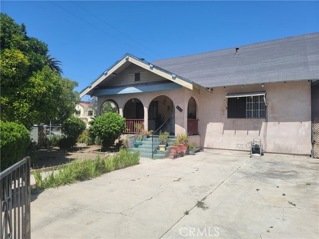 4214 Rosewood Avenue, Los Angeles CA: https://media.crmls.org/medias/2307fde8-0029-438b-a5ca-dde1251ac4ee.jpg