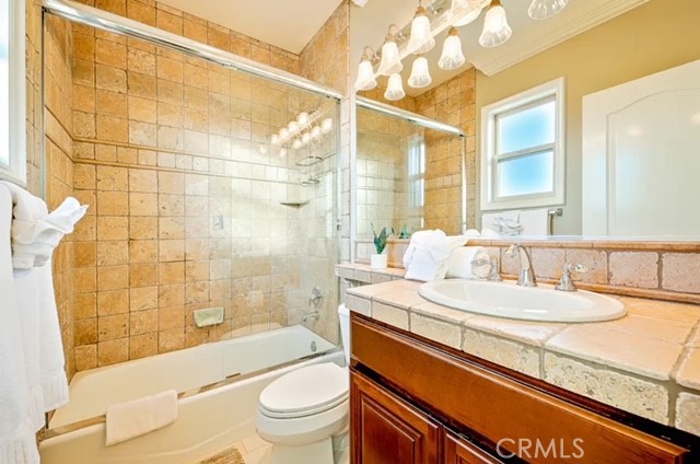 Detail Gallery Image 18 of 34 For 225 11th St, Huntington Beach,  CA 92648 - 4 Beds | 4/1 Baths