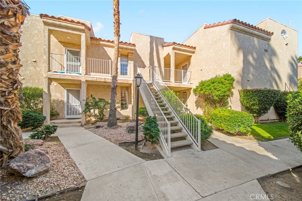 2700 Lawrence Crossley #4