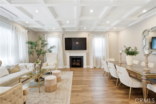 Detail Gallery Image 7 of 48 For 6450 Teesdale Ave, North Hollywood,  CA 91606 - 3 Beds | 3 Baths