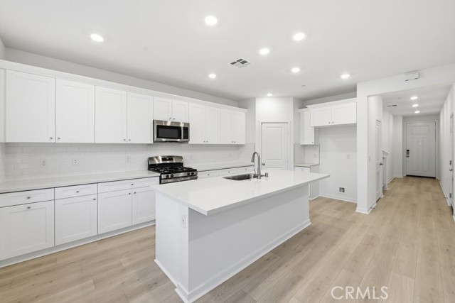 Detail Gallery Image 3 of 26 For 33226 Damask Ln, French Valley,  CA 92596 - 4 Beds | 3 Baths