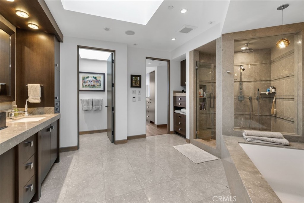 230cb8a3 33c8 49f1 8a2c E9a1b4e5b3a7