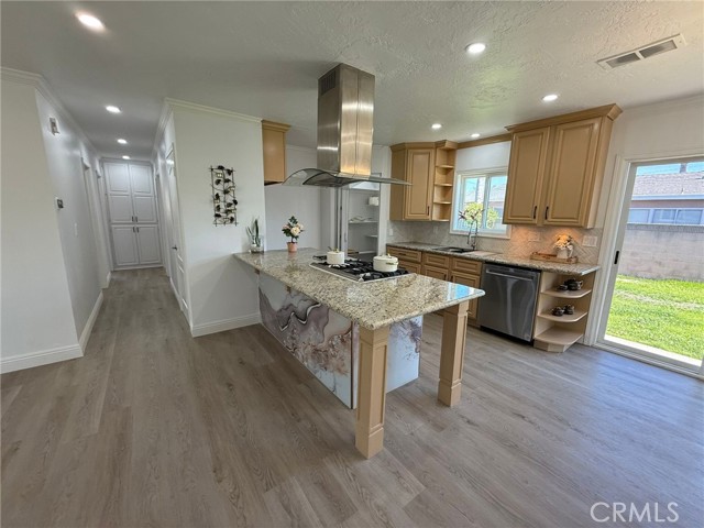 6372 Harvard Circle, Huntington Beach CA: https://media.crmls.org/medias/230cc41a-dbed-49b8-9077-95c94c0f6dca.jpg