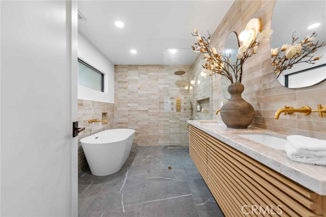2416 Palm Avenue, Manhattan Beach CA: https://media.crmls.org/medias/230ce978-34b5-4313-a37b-660d9cfd3df7.jpg